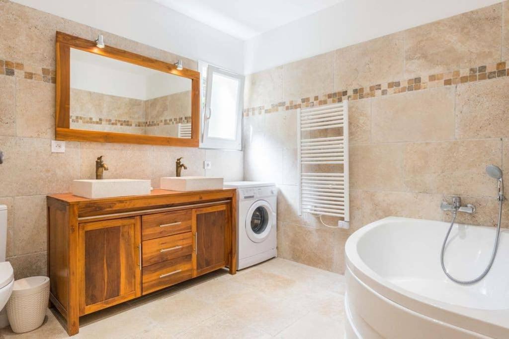 Holiday home Mas Des Genets